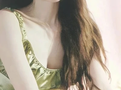 虞书欣白旗袍生图鲨疯!绿纱裙配礁石美到窒
