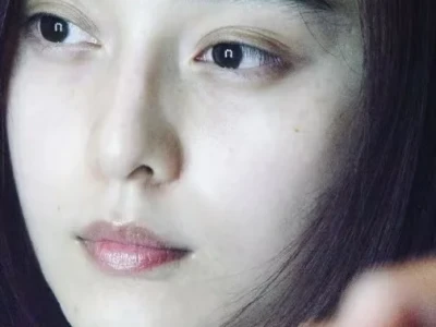 卧去...瞬间理解了素颜天花板。。