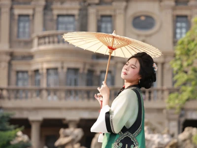 张氏帅府清汉女