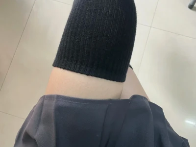 是你在找的不透肤过膝袜吗?