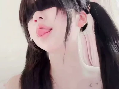 热恋女友𝙒𝙚𝘾𝙝𝙖𝙩头像