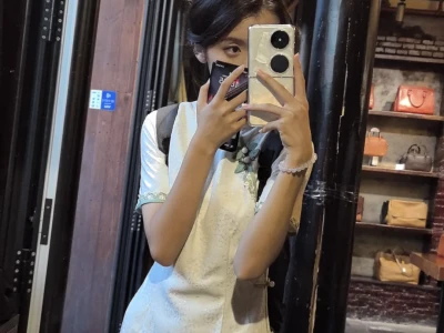 好美丽的小女孩😍