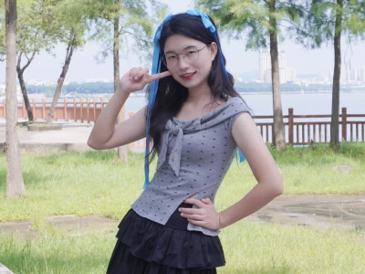 阳光下的女孩☀️