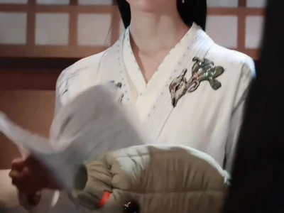 月鳞绮纪女主你美