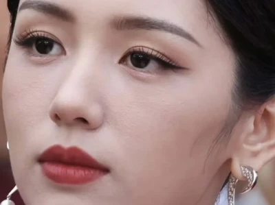 周也高级且贵气的一张脸 美的