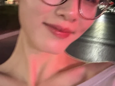 眼镜女孩的夏天