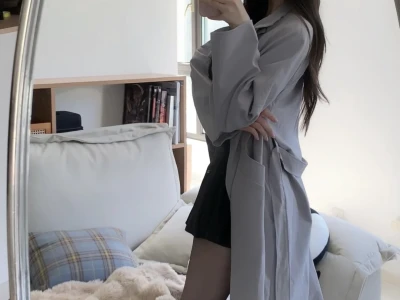 🩶风衣+百褶裙+黑丝=?