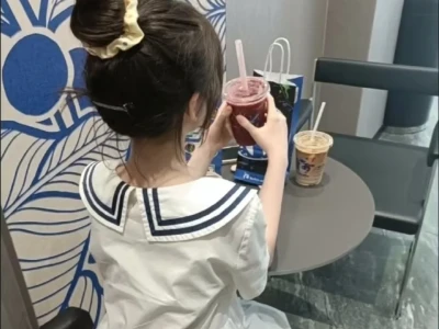 见过最小的海 从你的脸颊滑过