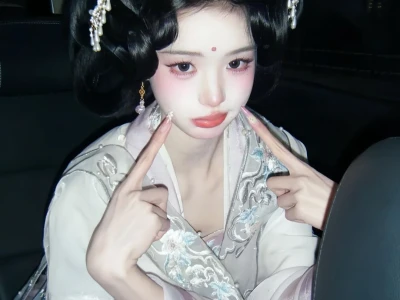 这个妆造随手一拍真的绝啦!