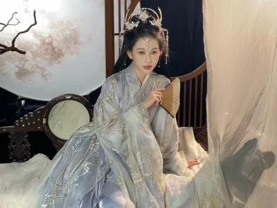 今人不见古时月