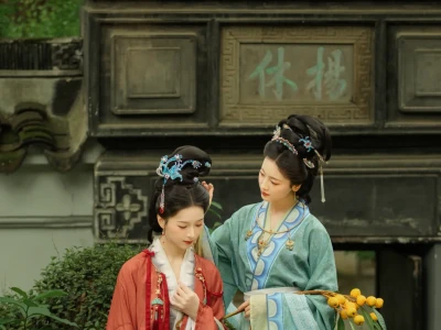 如梦令•休雨,休雨,明日榴花端午…