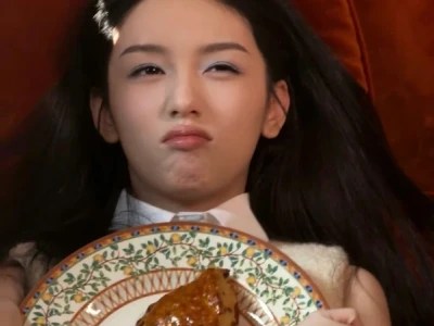是哪本言情小说里的女主走出来了呀